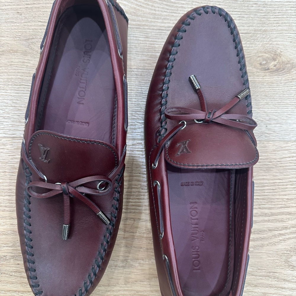 Louis Vuitton Burgundy Leather Boat Shoes with Elegant Stitching - Picture 2 of 7